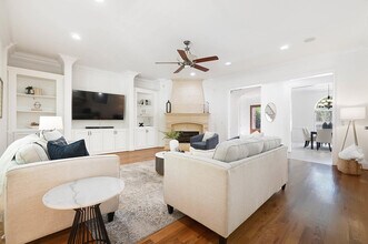 5001 Oxfordshire Rd in Waxhaw, NC - Foto de edificio - Building Photo