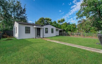 7530 Park Pl Blvd in Houston, TX - Building Photo