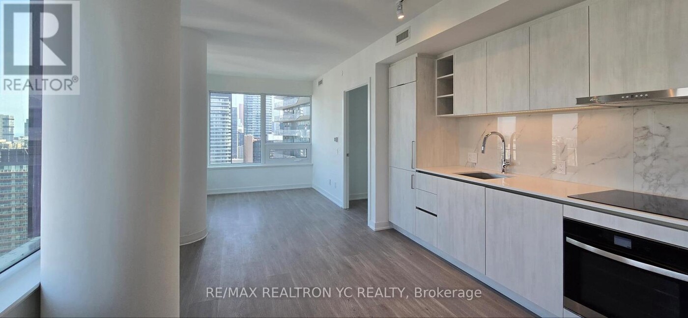 8-3518 Wellesley St W in Toronto, ON - Building Photo