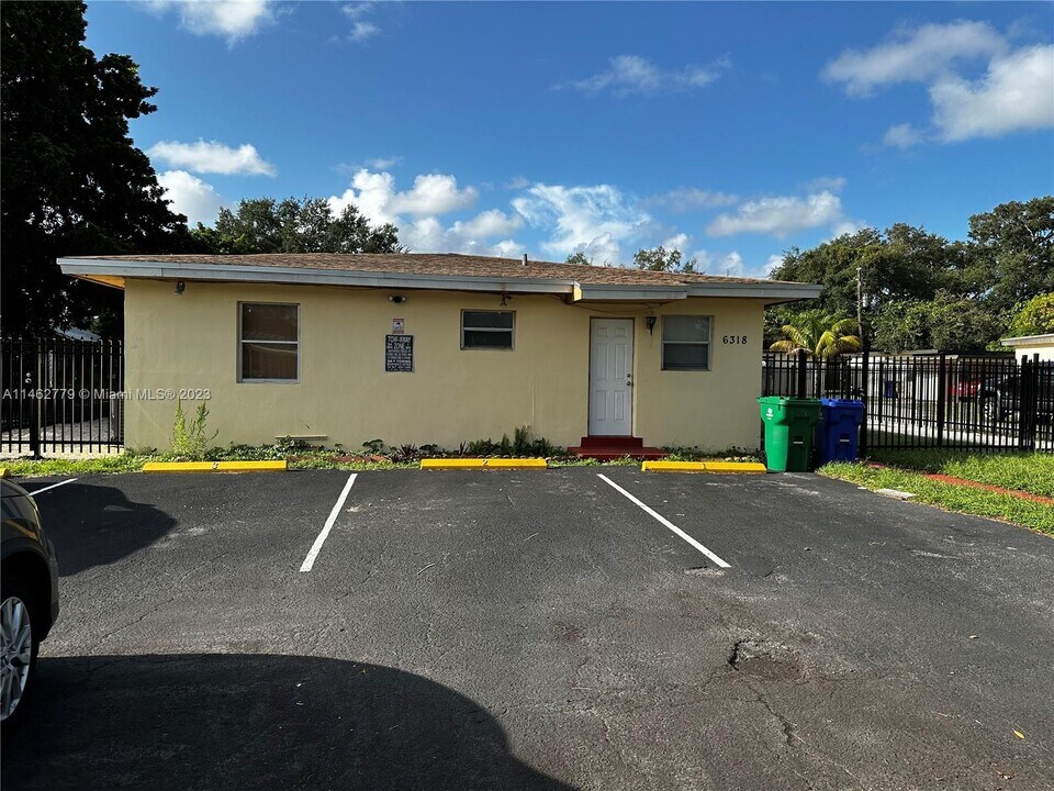 6318 SW 25th St-Unit -1 in Miramar, FL - Building Photo