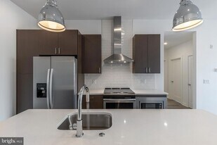 710 N 16th St, Unit 204 in Philadelphia, PA - Building Photo