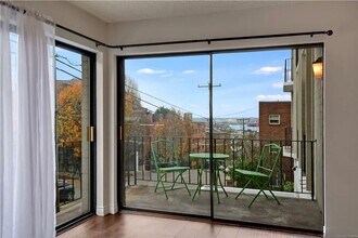 1001 Queen Anne Ave N in Seattle, WA - Building Photo - Building Photo