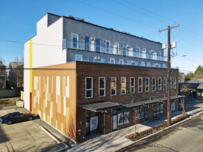 Cubix Crown Hill in Seattle, WA - Foto de edificio - Building Photo