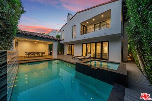 846 N Orange Grove Ave in Los Angeles, CA - Building Photo