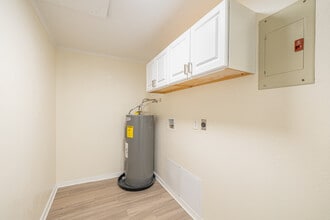 Clubside ~ Boutique Cottage Style Living in a Laid Back Coastal Community in Venice, FL - Building Photo - Interior Photo