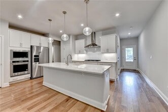 204 Holsten Ln in Johns Creek, GA - Building Photo - Building Photo