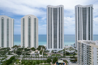 Trump Towers I in Miami, FL - Building Photo - Building Photo