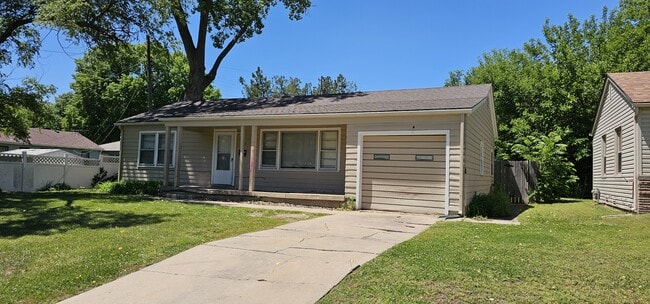 property at 1115 S Quentin St