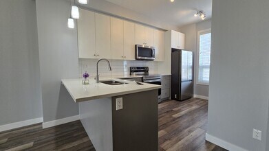 11 Evanscrest Mews NW in Calgary, AB - Building Photo - Building Photo