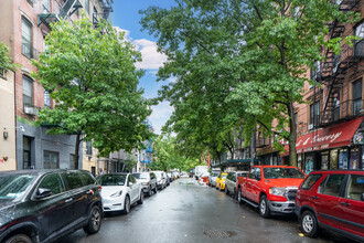 546 E 11th St in New York, NY - Foto de edificio - Building Photo