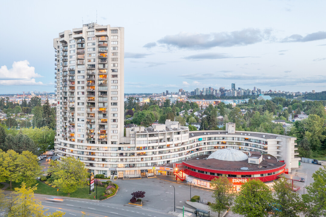 International Plaza Apartments in North Vancouver, BC - Building Photo