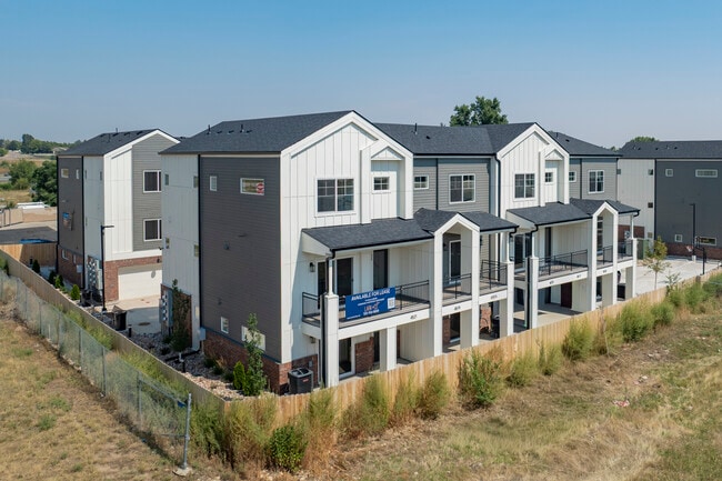 Farmhouse @ 5280 in Wheat Ridge, CO - Building Photo - Building Photo
