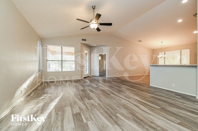 2701 E Hulet Dr in Chandler, AZ - Foto de edificio - Building Photo