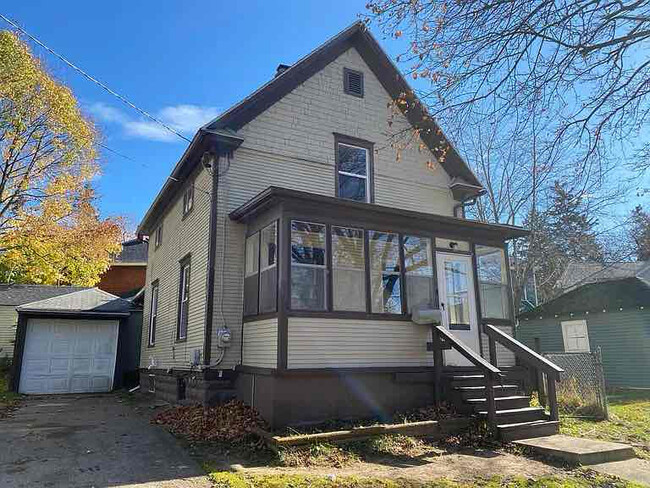 property at 1027 Woodbridge St