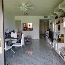 2161 Woolbright Rd in Boynton Beach, FL - Building Photo - Building Photo