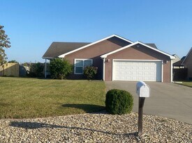 108 Brookstone Cir in Manhattan, KS - Building Photo