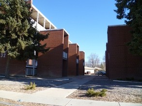 Dayton Manor Apartments in Aurora, CO - Building Photo - Building Photo