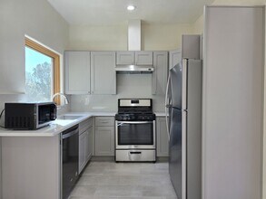 76 E Wildflower Dr in Santa Fe, NM - Building Photo - Building Photo