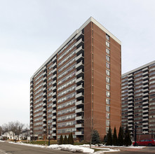 Elizabeth Manor Apartments in Burlington, ON - Building Photo - Building Photo