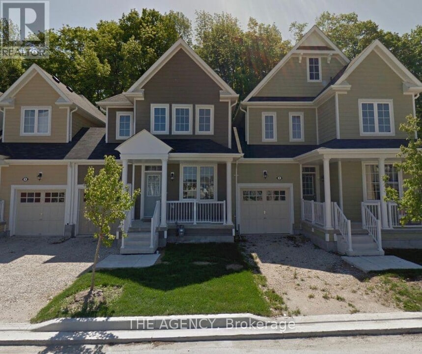 3 Berkshire Ave in Wasaga Beach, ON - Building Photo