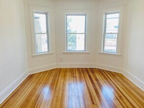 17 Rowell St in Boston, MA - Building Photo - Building Photo