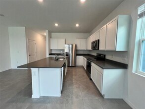 571 Mangrove Shade Cir in Apollo Beach, FL - Building Photo - Building Photo