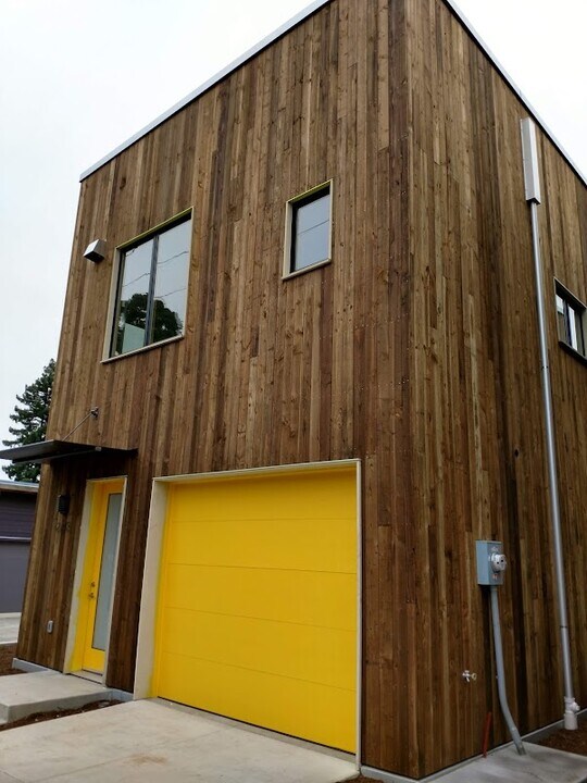 2743 Friendly Alley in Eugene, OR - Building Photo