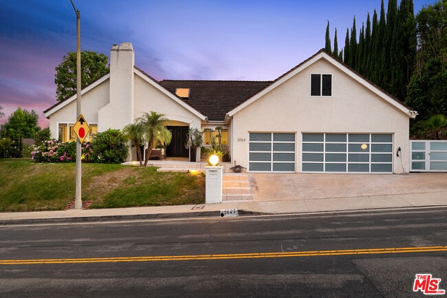 3063 Deep Canyon Dr in Beverly Hills, CA - Building Photo - Building Photo