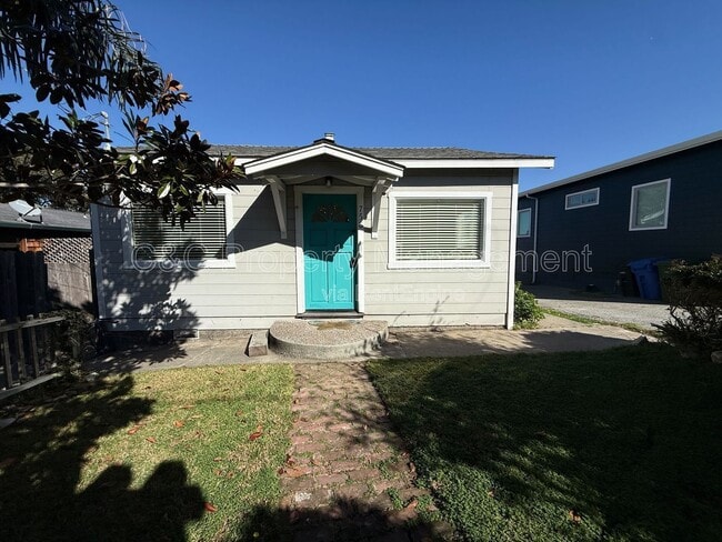 758 Lily St in Monterey, CA - Building Photo - Building Photo