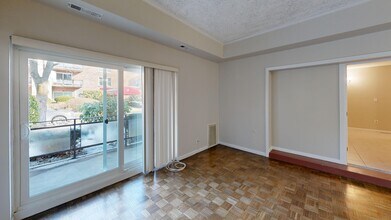 55 Broadlawn Park, Unit 18 in Boston College, MA - Foto de edificio - Building Photo