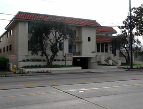 Parkwest Apartments in Lawndale, CA - Building Photo - Building Photo