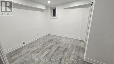 212 Spring Creek Dr in Hamilton, ON - Building Photo - Building Photo