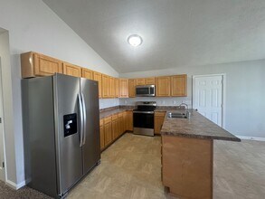 140 Perdez Ct in Bowling Green, KY - Building Photo - Building Photo