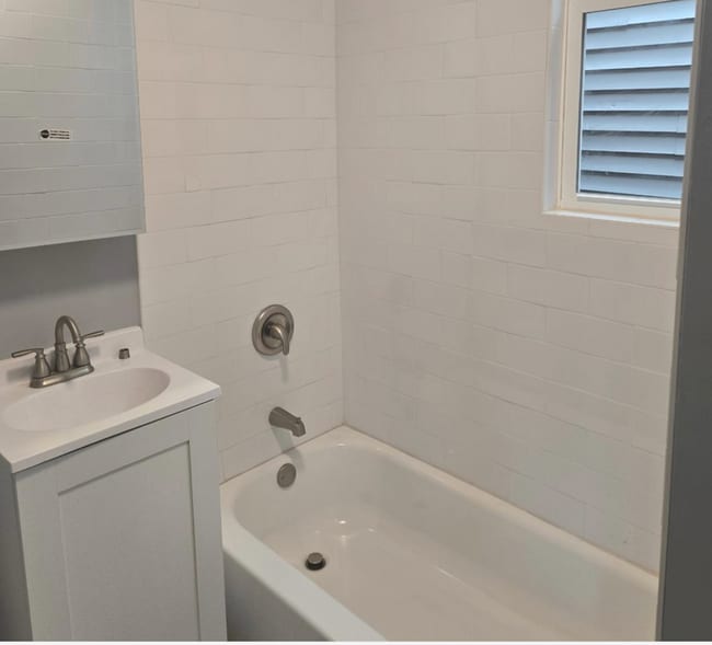 1915 N Karlov Ave, Unit #2 in Chicago, IL - Building Photo - Building Photo