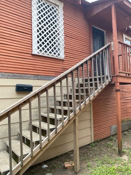 property at 256 E 75th St