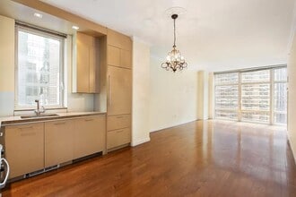 1600 Broadway in New York, NY - Building Photo - Building Photo