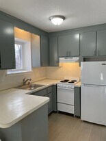 492 East St in Plainville, CT - Building Photo