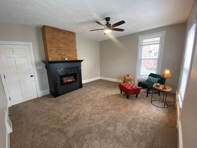 612 1/2 E Chestnut St in Bloomington, IL - Building Photo - Building Photo