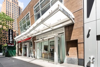 Webster Apartments in Brooklyn, NY - Foto de edificio - Building Photo