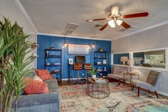 Oak Terrace in San Antonio, TX - Foto de edificio - Building Photo