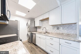 5911 Edsall Rd in Alexandria, VA - Foto de edificio - Building Photo