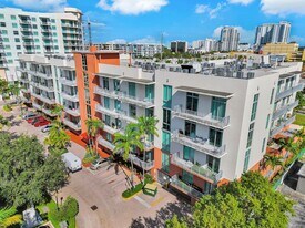2100 Van Buren St in Hollywood, FL - Building Photo
