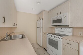 2009 Cornwall Dr in Boca Raton, FL - Building Photo - Building Photo