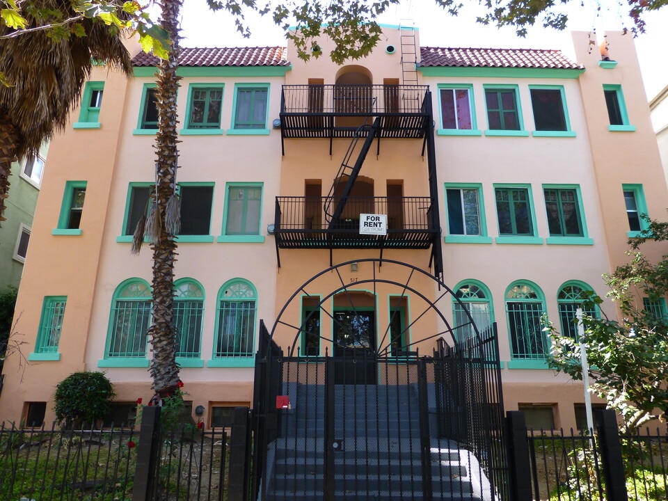 335 S Rampart Blvd, Unit 307 in Los Angeles, CA - Building Photo