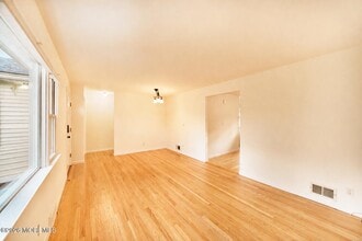 32 Lake Ave in Fair Haven, NJ - Building Photo - Building Photo