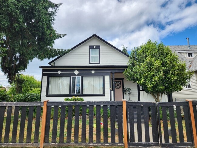 property at 1746 4th St