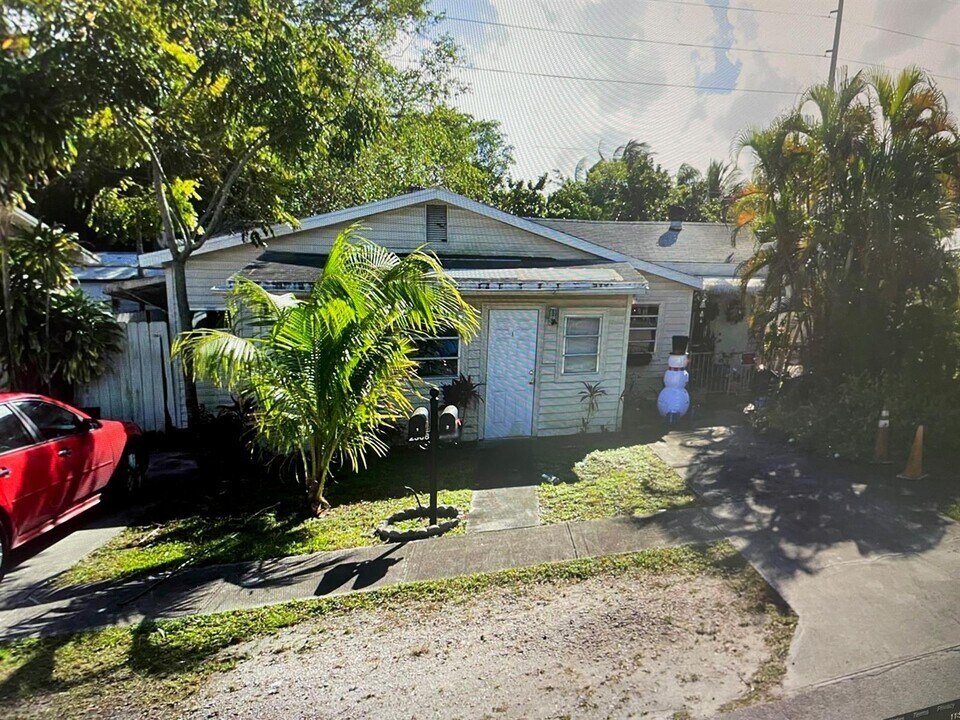 2308 Cleveland St in Hollywood, FL - Foto de edificio