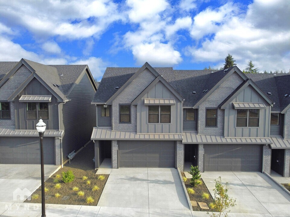 6902 NE 131st Way in Vancouver, WA - Building Photo