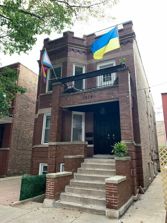 1054 N Leavitt St, Unit 1 in Chicago, IL - Foto de edificio