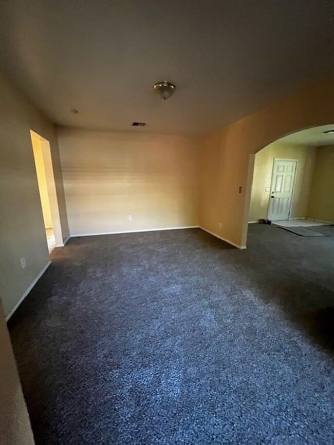 2209 Chester Ln in Bakersfield, CA - Building Photo - Building Photo